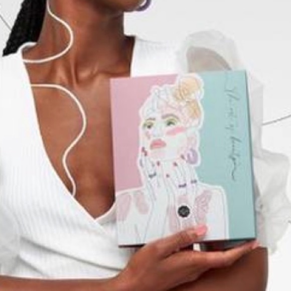 Glossybox Limited Edition ‘The Art Of Beauty’ Keepsake Storage Box - Picture 3 of 7